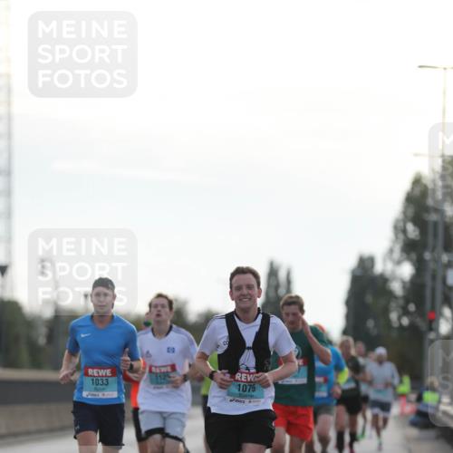 03.10.2024 - Köhlbrandbrückenlauf Fuchs,  Jonas http://msf.ph/oto/7168832 03.10.2024 09:11:10 Position 3 1033, 1125, 1076 meine-sportfotos.de