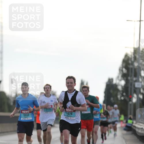 03.10.2024 - Köhlbrandbrückenlauf Fuchs,  Jonas http://msf.ph/oto/7168848 03.10.2024 09:11:10 Position 3 1033, 1125, 1076 meine-sportfotos.de