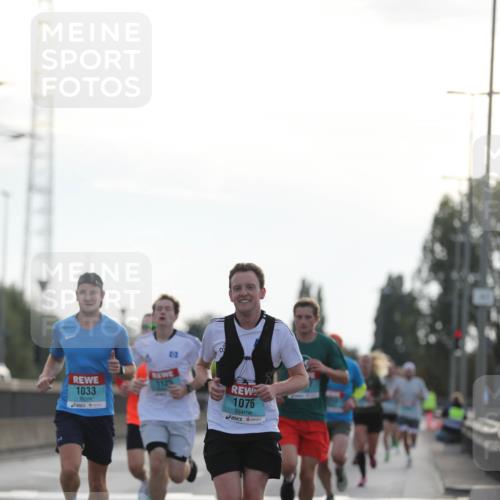 03.10.2024 - Köhlbrandbrückenlauf Fuchs,  Jonas http://msf.ph/oto/7168883 03.10.2024 09:11:11 Position 3 1033, 1125, 1076 meine-sportfotos.de