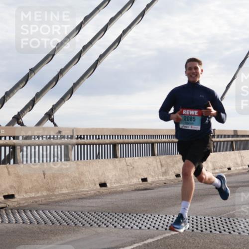 03.10.2024 - Köhlbrandbrückenlauf Matties Gatica Varas http://msf.ph/oto/7168894 03.10.2024 09:20:46 Position 2 2085 meine-sportfotos.de