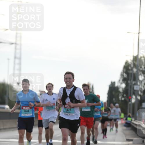 03.10.2024 - Köhlbrandbrückenlauf Fuchs,  Jonas http://msf.ph/oto/7168900 03.10.2024 09:11:11 Position 3 1033, 1125, 1076 meine-sportfotos.de