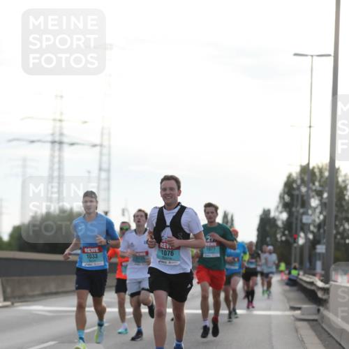 03.10.2024 - Köhlbrandbrückenlauf Fuchs,  Jonas http://msf.ph/oto/7168967 03.10.2024 09:11:12 Position 3 1033, 1076, 1077 meine-sportfotos.de