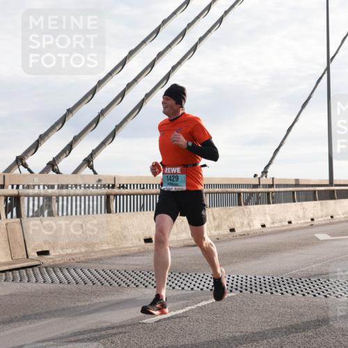 03.10.2024 - Köhlbrandbrückenlauf Matties Gatica Varas http://msf.ph/oto/7169605 03.10.2024 09:21:01 Position 2 1429, 120 meine-sportfotos.de