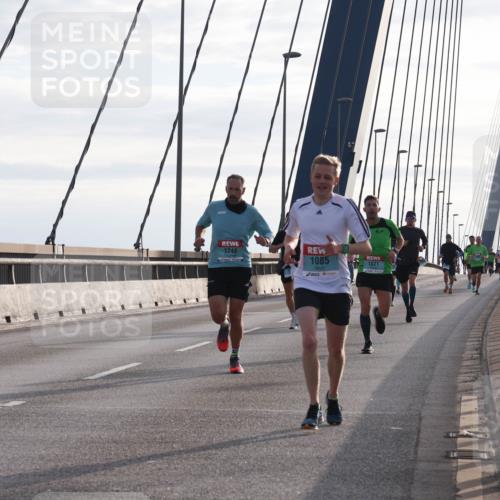 03.10.2024 - Köhlbrandbrückenlauf Matties Gatica Varas http://msf.ph/oto/7169755 03.10.2024 09:21:05 Position 2 1248, 1085, 1021 meine-sportfotos.de
