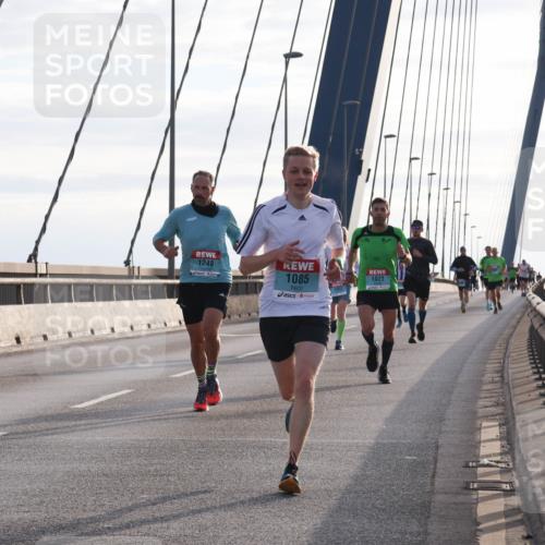03.10.2024 - Köhlbrandbrückenlauf Matties Gatica Varas http://msf.ph/oto/7169795 03.10.2024 09:21:05 Position 2 1248, 1085, 1021 meine-sportfotos.de