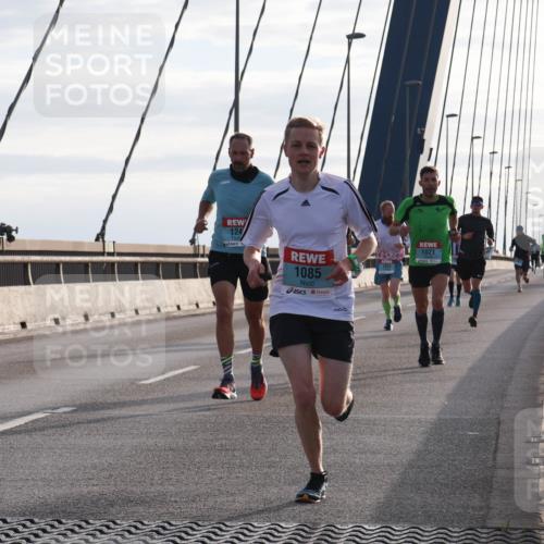 03.10.2024 - Köhlbrandbrückenlauf Matties Gatica Varas http://msf.ph/oto/7169833 03.10.2024 09:21:06 Position 2 1085 meine-sportfotos.de