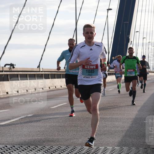 03.10.2024 - Köhlbrandbrückenlauf Matties Gatica Varas http://msf.ph/oto/7169857 03.10.2024 09:21:06 Position 2 1085 meine-sportfotos.de