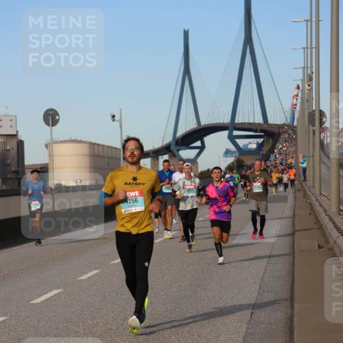 03.10.2024 - Köhlbrandbrückenlauf Miley Keyser http://msf.ph/oto/7170272 03.10.2024 09:45:01 Position 3 1121, 1349, 1416, 2612, 256 meine-sportfotos.de