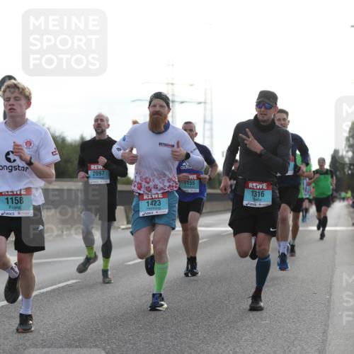 03.10.2024 - Köhlbrandbrückenlauf Fuchs,  Jonas http://msf.ph/oto/7170414 03.10.2024 09:11:49 Position 3 2097, 1158, 1423, 1155, 1316 meine-sportfotos.de