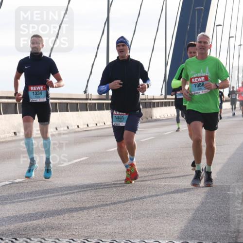 03.10.2024 - Köhlbrandbrückenlauf Matties Gatica Varas http://msf.ph/oto/7170591 03.10.2024 09:21:18 Position 2 1334, 1301, 1088 meine-sportfotos.de