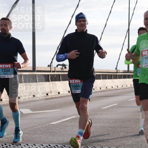 03.10.2024 - Köhlbrandbrückenlauf Matties Gatica Varas http://msf.ph/oto/7170728 03.10.2024 09:21:19 Position 2 1334, 1301, 1088 meine-sportfotos.de