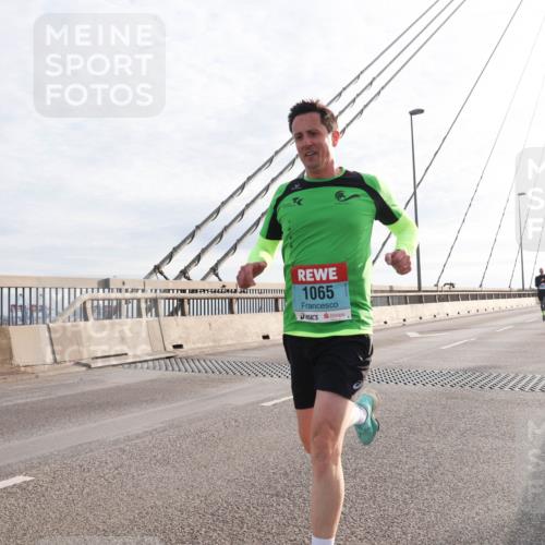 03.10.2024 - Köhlbrandbrückenlauf Matties Gatica Varas http://msf.ph/oto/7170838 03.10.2024 09:21:22 Position 2 1065 meine-sportfotos.de