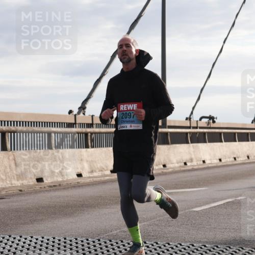 03.10.2024 - Köhlbrandbrückenlauf Matties Gatica Varas http://msf.ph/oto/7170923 03.10.2024 09:21:25 Position 2 2097 meine-sportfotos.de