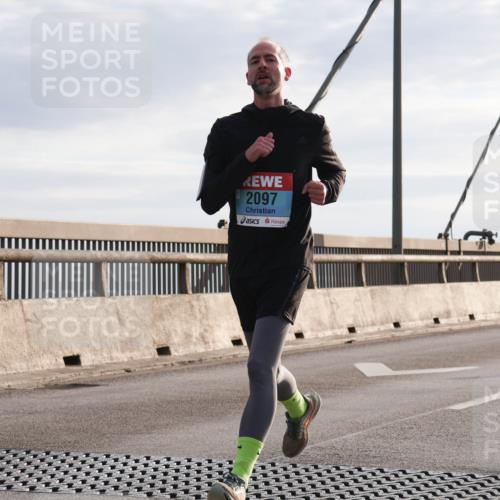 03.10.2024 - Köhlbrandbrückenlauf Matties Gatica Varas http://msf.ph/oto/7170952 03.10.2024 09:21:26 Position 2 2097 meine-sportfotos.de