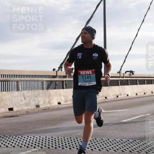03.10.2024 - Köhlbrandbrückenlauf Matties Gatica Varas http://msf.ph/oto/7171236 03.10.2024 09:21:29 Position 2 1141 meine-sportfotos.de
