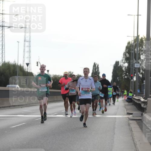03.10.2024 - Köhlbrandbrückenlauf Fuchs,  Jonas http://msf.ph/oto/7171320 03.10.2024 09:12:02 Position 3 1329, 1098, 1085 meine-sportfotos.de