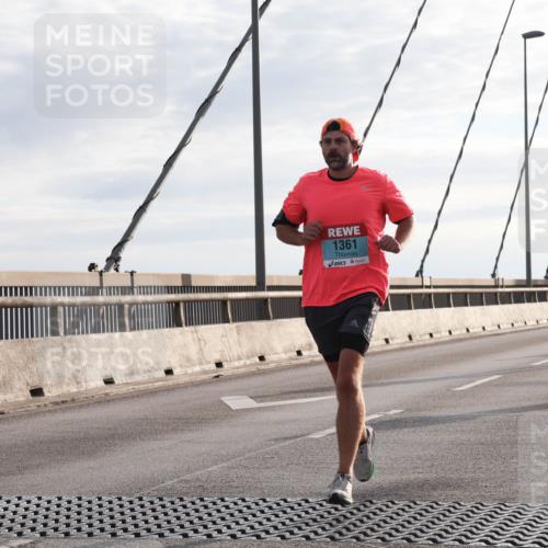 03.10.2024 - Köhlbrandbrückenlauf Matties Gatica Varas http://msf.ph/oto/7171335 03.10.2024 09:21:31 Position 2 1361, 1380 meine-sportfotos.de