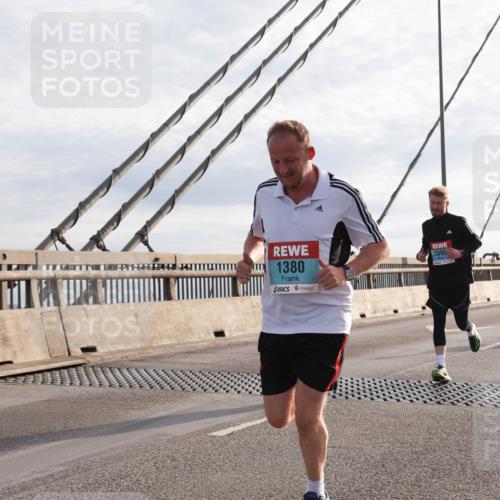 03.10.2024 - Köhlbrandbrückenlauf Matties Gatica Varas http://msf.ph/oto/7171483 03.10.2024 09:21:35 Position 2 1380, 3399 meine-sportfotos.de