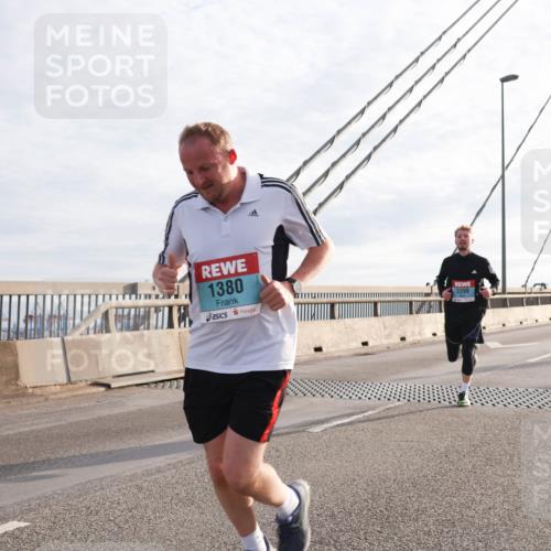 03.10.2024 - Köhlbrandbrückenlauf Matties Gatica Varas http://msf.ph/oto/7171502 03.10.2024 09:21:35 Position 2 1380, 3399 meine-sportfotos.de