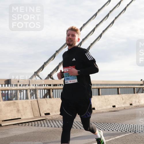 03.10.2024 - Köhlbrandbrückenlauf Matties Gatica Varas http://msf.ph/oto/7171549 03.10.2024 09:21:36 Position 2 3395 meine-sportfotos.de