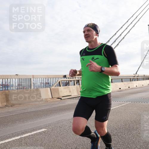 03.10.2024 - Köhlbrandbrückenlauf Matties Gatica Varas http://msf.ph/oto/7171655 03.10.2024 09:21:39 Position 2  meine-sportfotos.de