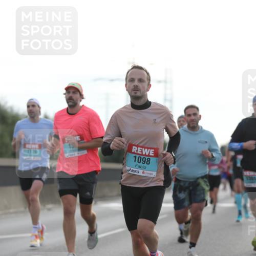 03.10.2024 - Köhlbrandbrückenlauf Fuchs,  Jonas http://msf.ph/oto/7171741 03.10.2024 09:12:08 Position 3 1176, 1098, 1301 meine-sportfotos.de