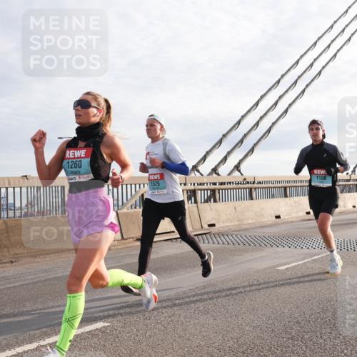03.10.2024 - Köhlbrandbrückenlauf Matties Gatica Varas http://msf.ph/oto/7171898 03.10.2024 09:21:44 Position 2 1260, 1529, 1198 meine-sportfotos.de