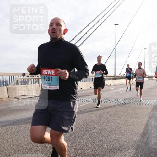 03.10.2024 - Köhlbrandbrückenlauf Matties Gatica Varas http://msf.ph/oto/7172214 03.10.2024 09:21:48 Position 2 1091, 1172, 1098 meine-sportfotos.de