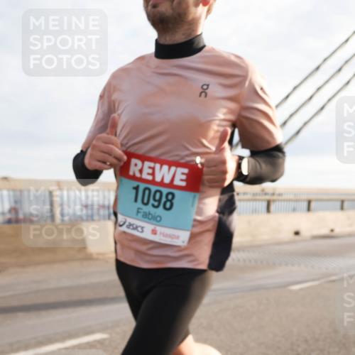 03.10.2024 - Köhlbrandbrückenlauf Matties Gatica Varas http://msf.ph/oto/7172296 03.10.2024 09:21:50 Position 2 1098 meine-sportfotos.de
