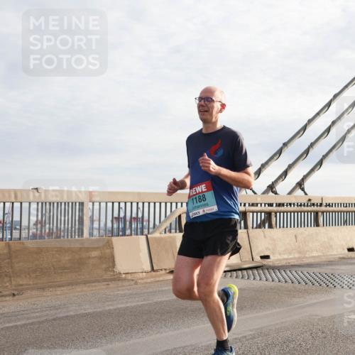 03.10.2024 - Köhlbrandbrückenlauf Matties Gatica Varas http://msf.ph/oto/7172356 03.10.2024 09:21:51 Position 2 1188 meine-sportfotos.de
