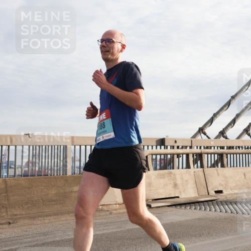 03.10.2024 - Köhlbrandbrückenlauf Matties Gatica Varas http://msf.ph/oto/7172376 03.10.2024 09:21:51 Position 2 188 meine-sportfotos.de