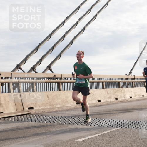 03.10.2024 - Köhlbrandbrückenlauf Matties Gatica Varas http://msf.ph/oto/7172419 03.10.2024 09:21:53 Position 2 67, 1743 meine-sportfotos.de