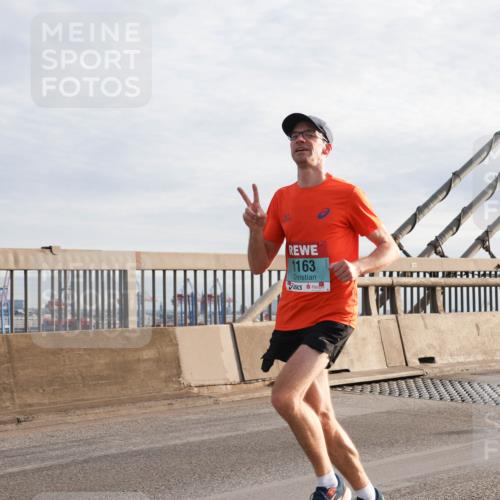 03.10.2024 - Köhlbrandbrückenlauf Matties Gatica Varas http://msf.ph/oto/7172621 03.10.2024 09:21:56 Position 2 1163 meine-sportfotos.de