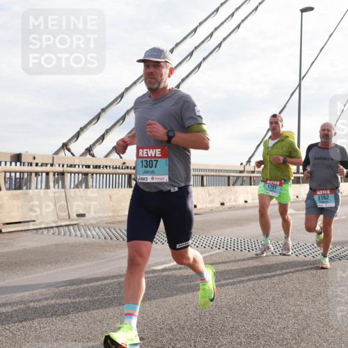 03.10.2024 - Köhlbrandbrückenlauf Matties Gatica Varas http://msf.ph/oto/7172867 03.10.2024 09:22:00 Position 2 1307, 1391, 1465, 1162 meine-sportfotos.de