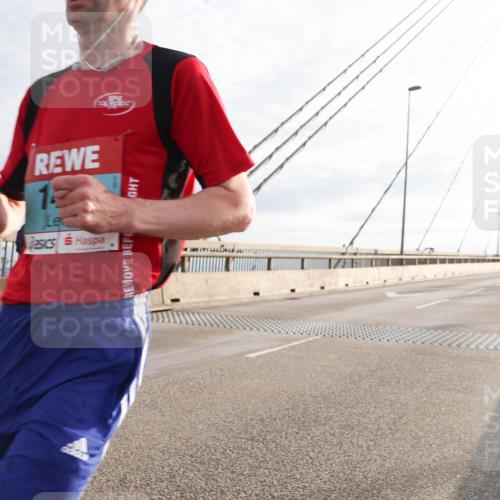 03.10.2024 - Köhlbrandbrückenlauf Matties Gatica Varas http://msf.ph/oto/7173014 03.10.2024 09:22:02 Position 2  meine-sportfotos.de
