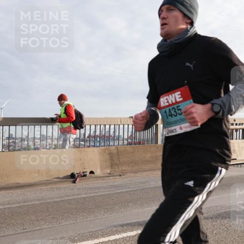 03.10.2024 - Köhlbrandbrückenlauf Matties Gatica Varas http://msf.ph/oto/7173523 03.10.2024 09:22:12 Position 2 1435 meine-sportfotos.de