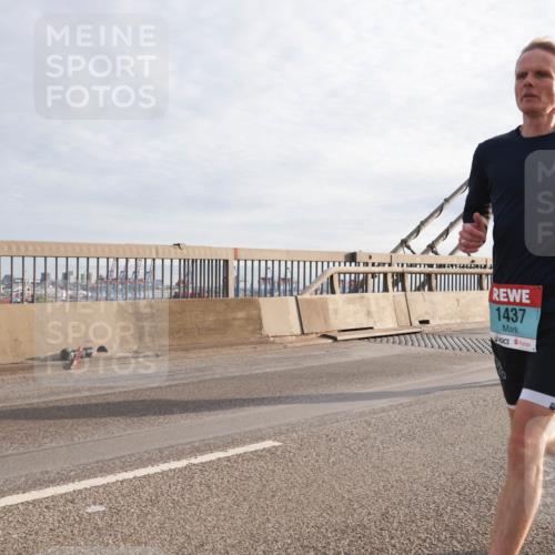03.10.2024 - Köhlbrandbrückenlauf Matties Gatica Varas http://msf.ph/oto/7173613 03.10.2024 09:22:14 Position 2 1437 meine-sportfotos.de