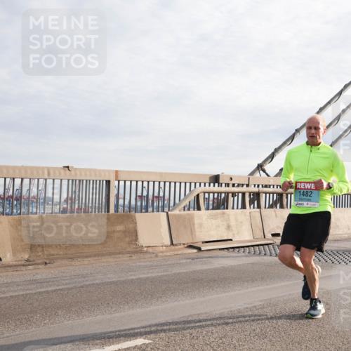 03.10.2024 - Köhlbrandbrückenlauf Matties Gatica Varas http://msf.ph/oto/7173640 03.10.2024 09:22:14 Position 2 1482 meine-sportfotos.de