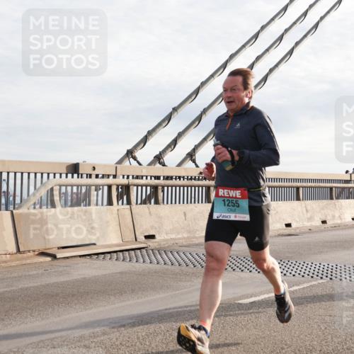 03.10.2024 - Köhlbrandbrückenlauf Matties Gatica Varas http://msf.ph/oto/7173956 03.10.2024 09:22:22 Position 2 1255 meine-sportfotos.de