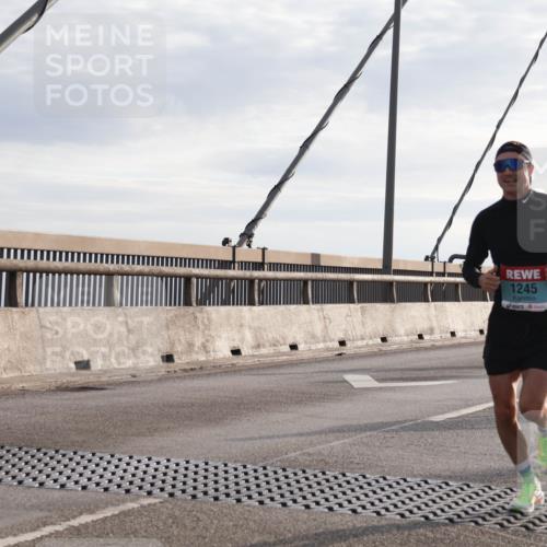 03.10.2024 - Köhlbrandbrückenlauf Matties Gatica Varas http://msf.ph/oto/7174193 03.10.2024 09:22:29 Position 2 1245, 1217 meine-sportfotos.de
