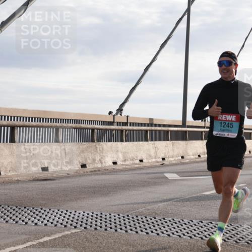 03.10.2024 - Köhlbrandbrückenlauf Matties Gatica Varas http://msf.ph/oto/7174208 03.10.2024 09:22:29 Position 2 1245, 1217 meine-sportfotos.de