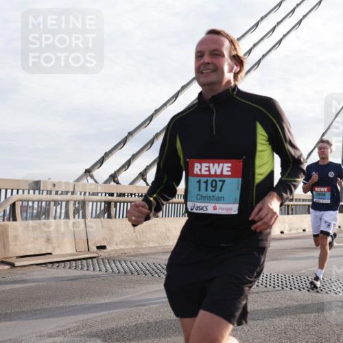 03.10.2024 - Köhlbrandbrückenlauf Matties Gatica Varas http://msf.ph/oto/7174382 03.10.2024 09:22:33 Position 2 1197, 6626668, 2696, 1139 meine-sportfotos.de
