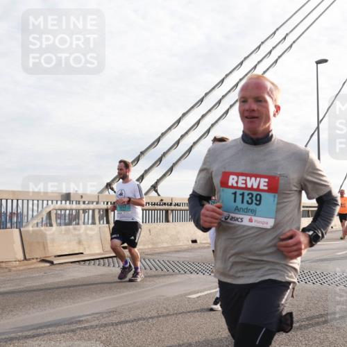 03.10.2024 - Köhlbrandbrückenlauf Matties Gatica Varas http://msf.ph/oto/7174431 03.10.2024 09:22:34 Position 2 26, 1217, 1139, 1343 meine-sportfotos.de