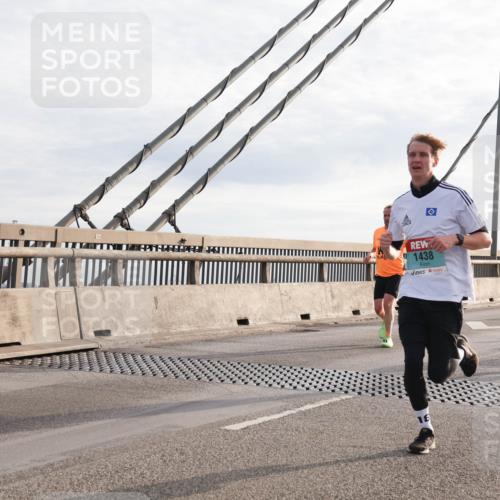 03.10.2024 - Köhlbrandbrückenlauf Matties Gatica Varas http://msf.ph/oto/7174510 03.10.2024 09:22:36 Position 2 1438, 1493 meine-sportfotos.de