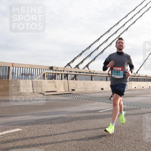 03.10.2024 - Köhlbrandbrückenlauf Matties Gatica Varas http://msf.ph/oto/7174732 03.10.2024 09:22:39 Position 2 1161, 1270, 1914 meine-sportfotos.de