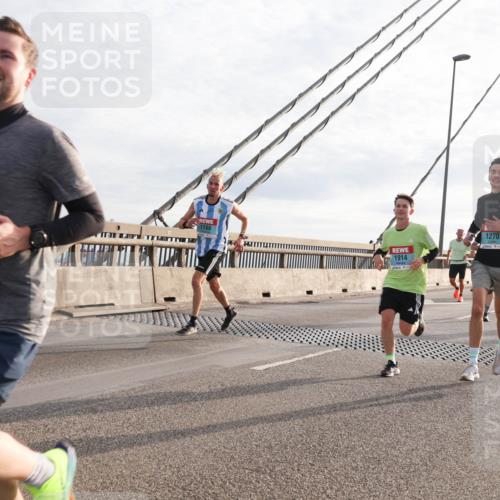 03.10.2024 - Köhlbrandbrückenlauf Matties Gatica Varas http://msf.ph/oto/7174773 03.10.2024 09:22:39 Position 2 1161, 1108, 1914, 1270 meine-sportfotos.de