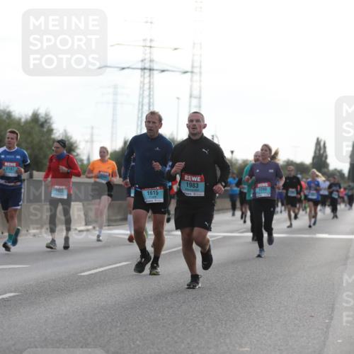 03.10.2024 - Köhlbrandbrückenlauf Fuchs,  Jonas http://msf.ph/oto/7174913 03.10.2024 09:13:37 Position 3 1187, 1400, 1504, 1615, 1983, 1390 meine-sportfotos.de