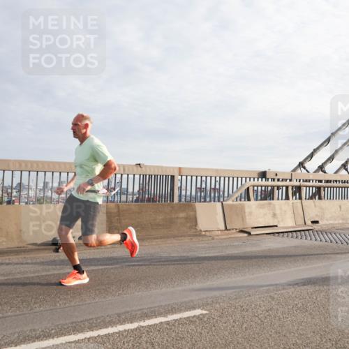 03.10.2024 - Köhlbrandbrückenlauf Matties Gatica Varas http://msf.ph/oto/7174942 03.10.2024 09:22:43 Position 2  meine-sportfotos.de