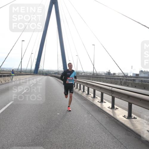 03.10.2024 - Köhlbrandbrückenlauf Jannik Wohlers http://msf.ph/oto/7175236 03.10.2024 09:15:37 Position 1 1010 meine-sportfotos.de