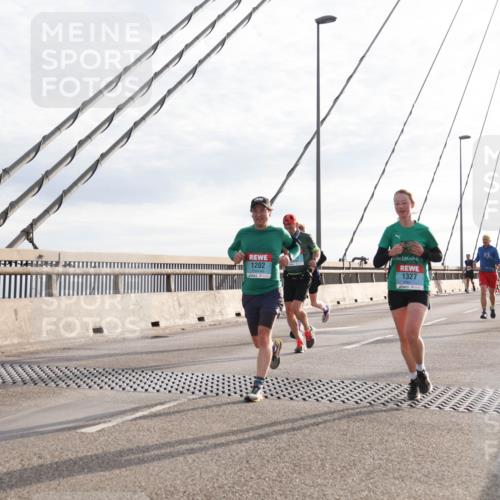 03.10.2024 - Köhlbrandbrückenlauf Matties Gatica Varas http://msf.ph/oto/7175256 03.10.2024 09:22:51 Position 2 1121, 1202, 1327 meine-sportfotos.de